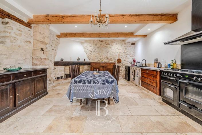 Image No.5-8 Bed House for sale