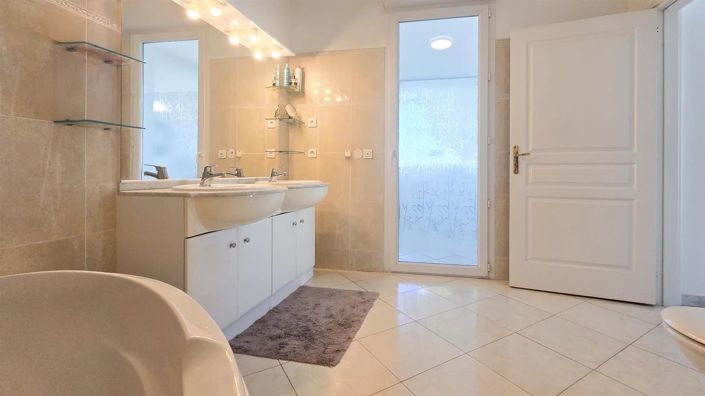 Image No.18-3 Bed Apartment for sale