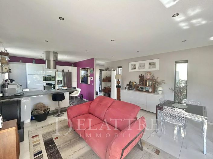 Image No.8-3 Bed House for sale