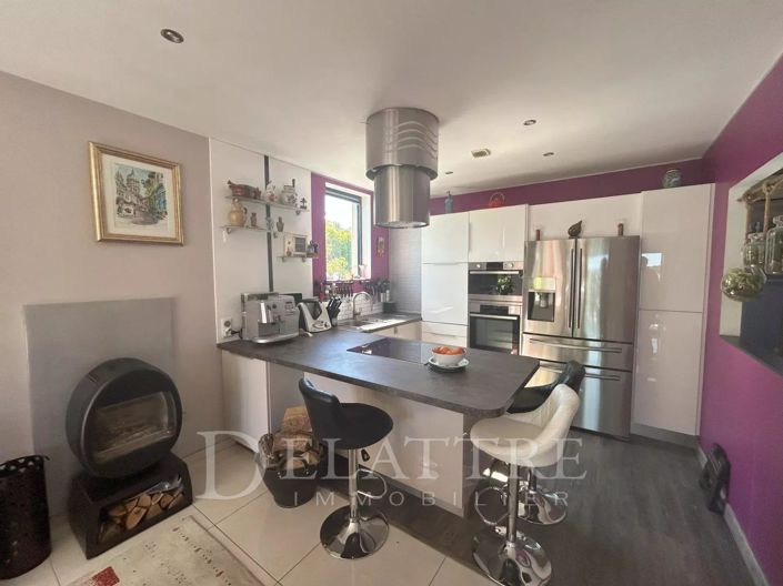 Image No.9-3 Bed House for sale