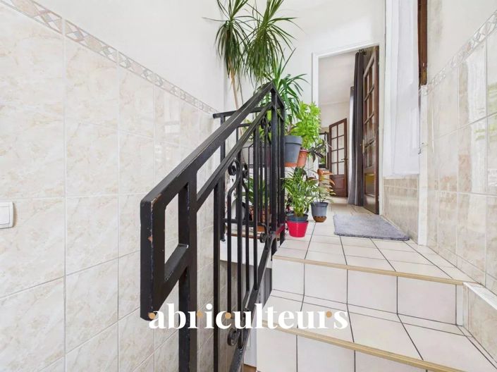 Image No.5-2 Bed House for sale