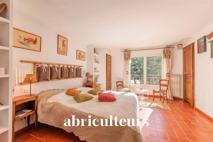 Image No.10-4 Bed House for sale