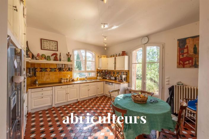 Image No.6-4 Bed House for sale