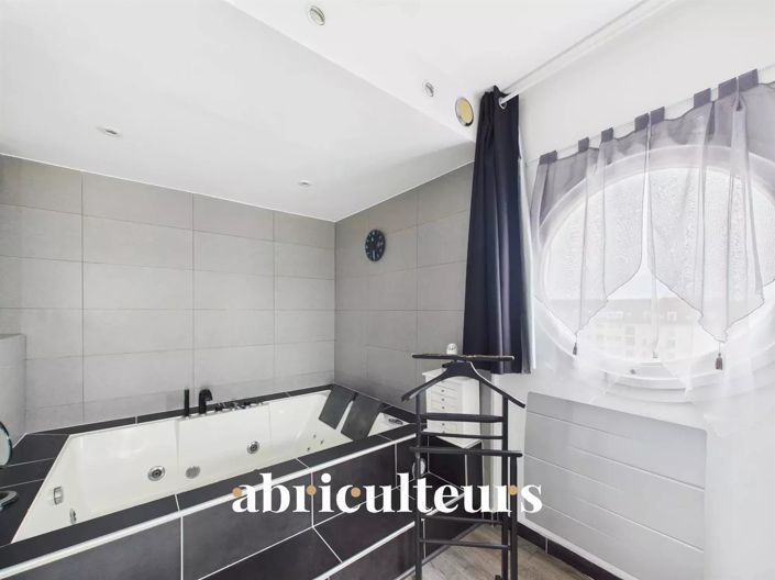 Image No.22-2 Bed Apartment for sale