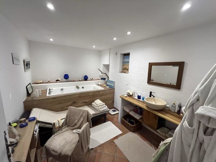 Image No.10-4 Bed House for sale