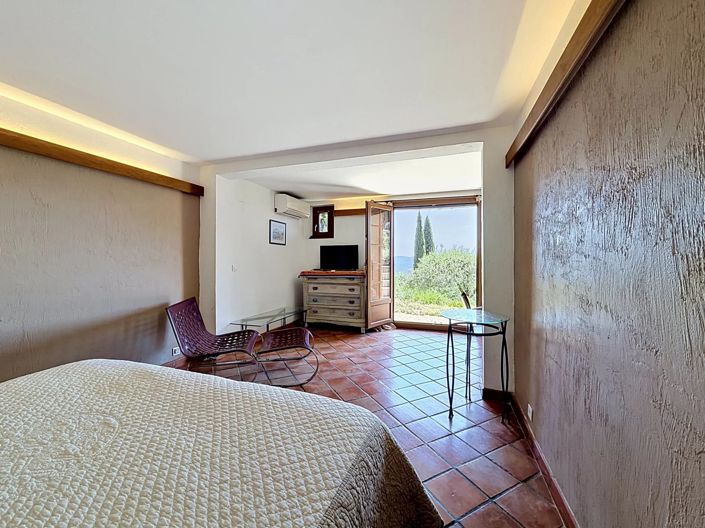 Image No.8-4 Bed House for sale