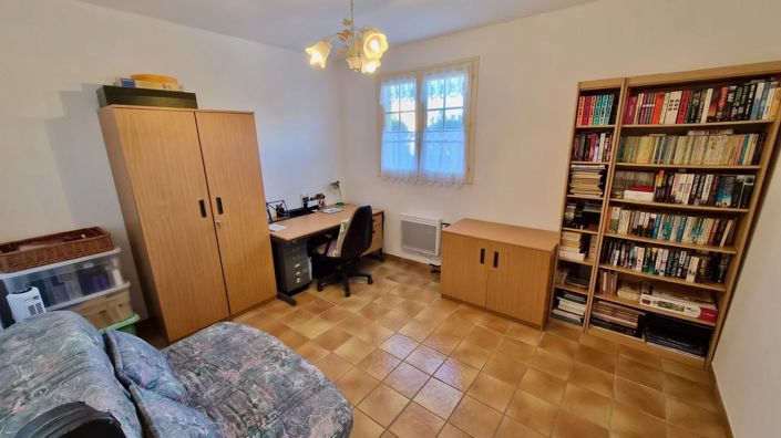 Image No.17-5 Bed House for sale
