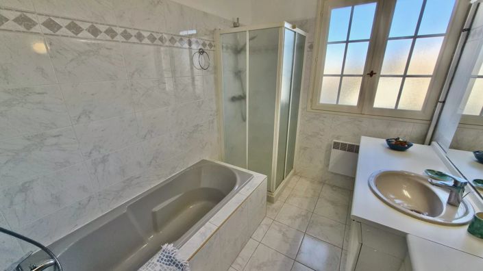 Image No.18-5 Bed House for sale