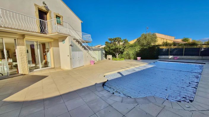 Image No.7-5 Bed House for sale