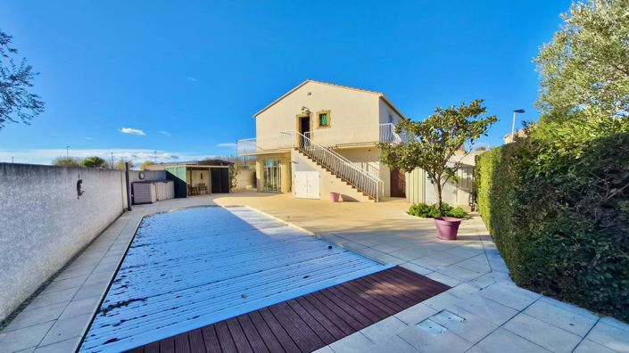 Image No.8-5 Bed House for sale