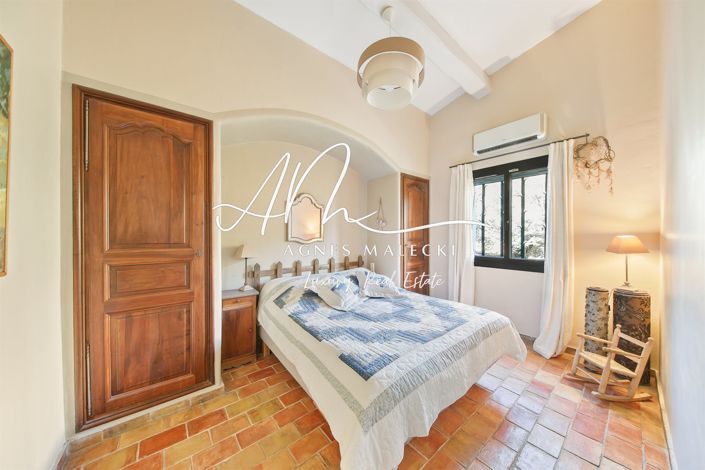 Image No.15-4 Bed House for sale