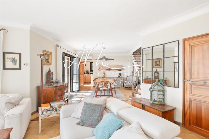 Image No.8-4 Bed House for sale