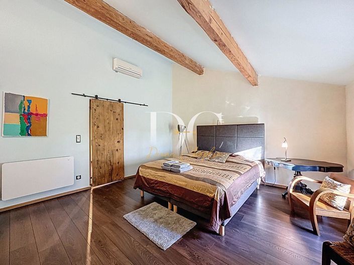 Image No.18-6 Bed House for sale