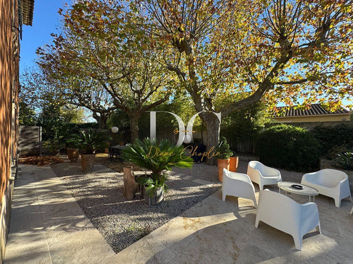 Image No.5-6 Bed House for sale