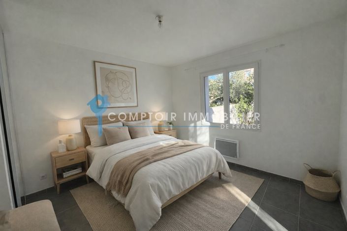 Image No.11-3 Bed House for sale