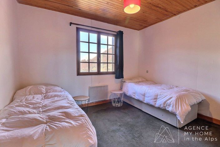 Image No.10-3 Bed House for sale