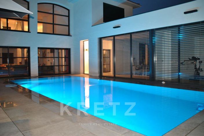 Image No.6-5 Bed House for sale