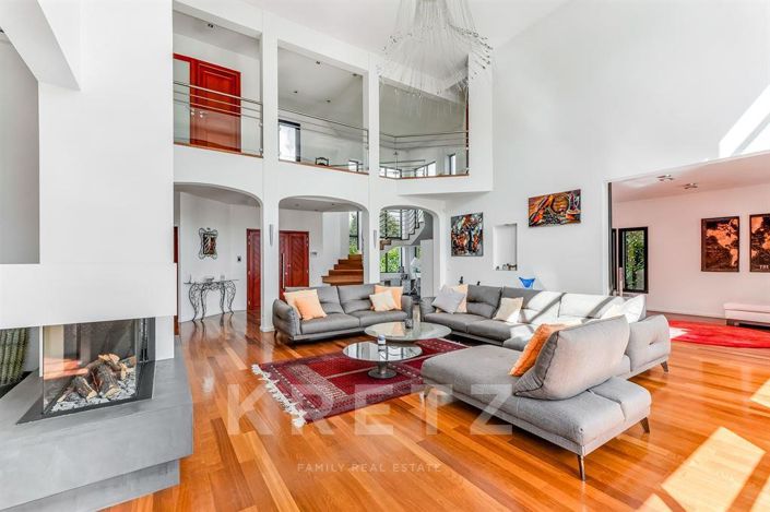 Image No.8-5 Bed House for sale