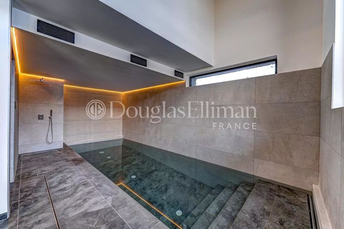 Image No.10-5 Bed House for sale