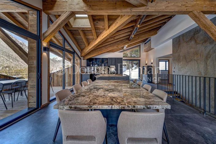 Image No.8-5 Bed House for sale