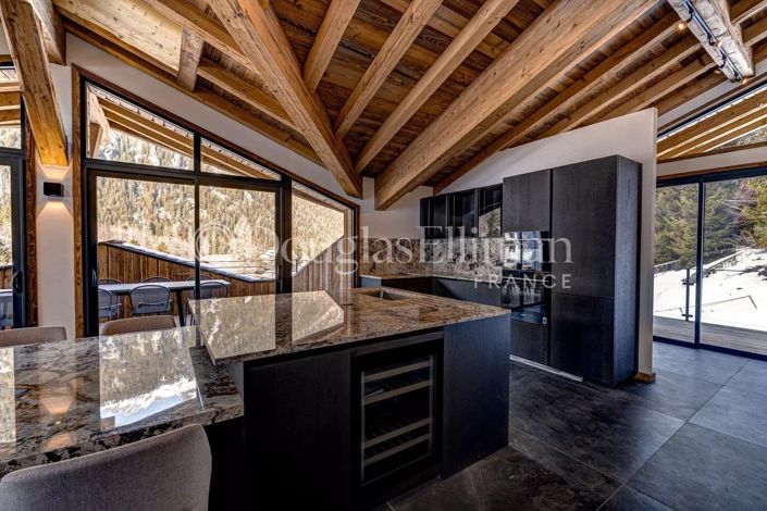 Image No.9-5 Bed House for sale