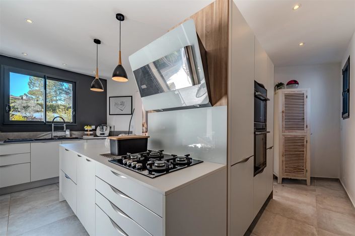 Image No.10-5 Bed House for sale