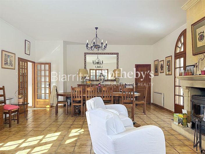 Image No.11-6 Bed House for sale