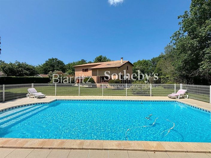 Image No.3-6 Bed House for sale