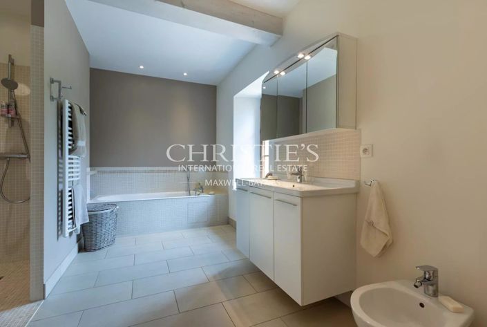 Image No.20-5 Bed House for sale