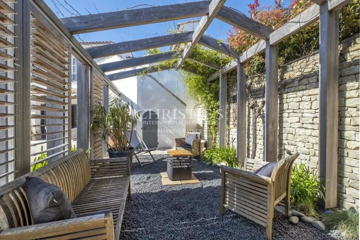 Image No.5-8 Bed House for sale