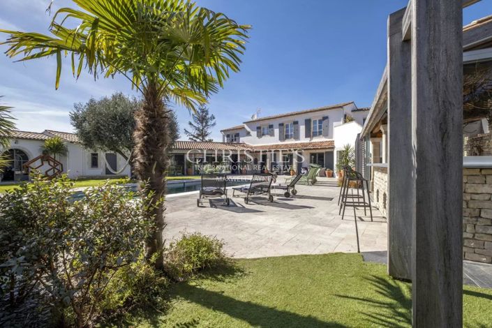 Image No.6-8 Bed House for sale