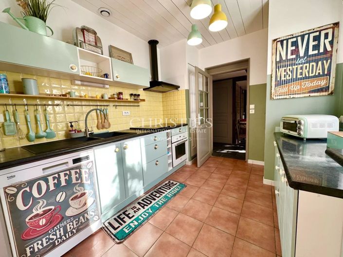 Image No.2-6 Bed House for sale