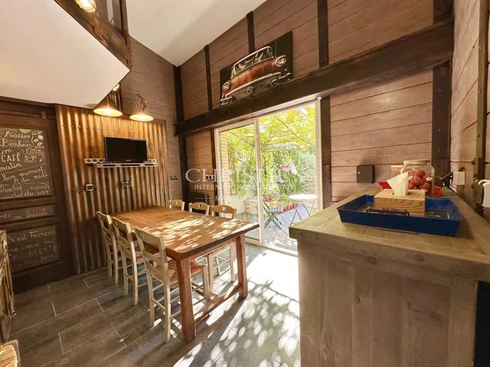 Image No.5-6 Bed House for sale