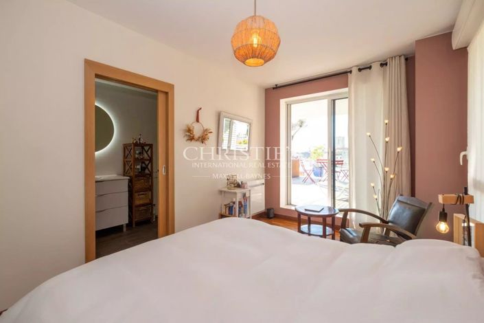 Image No.10-3 Bed Apartment for sale