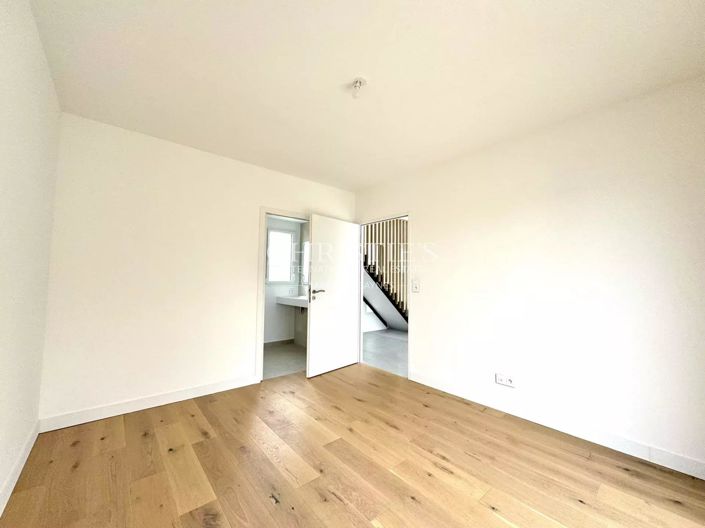 Image No.14-4 Bed House for sale