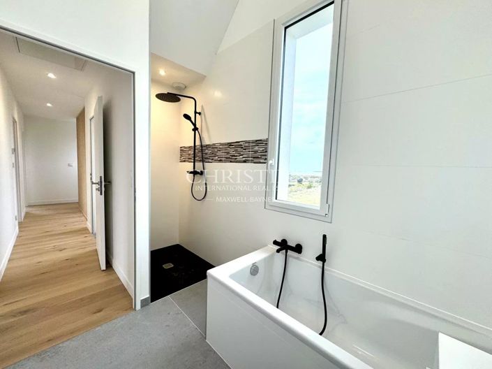 Image No.24-4 Bed House for sale