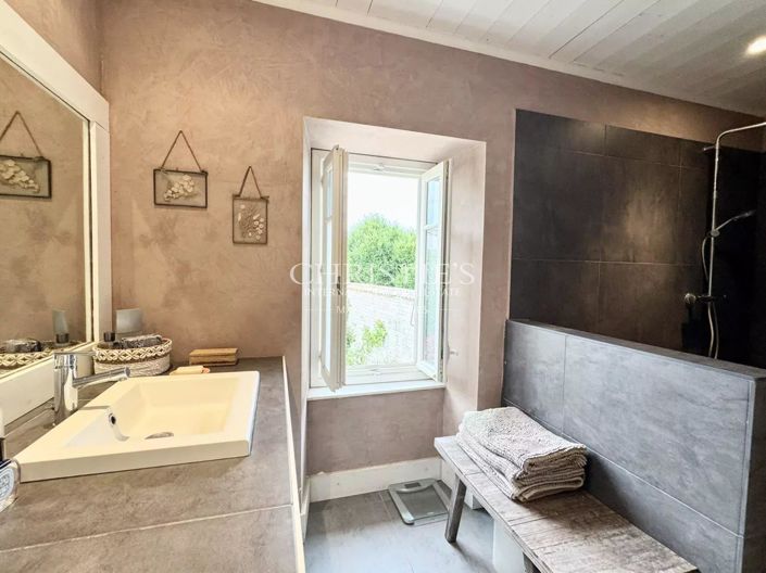 Image No.25-5 Bed House for sale