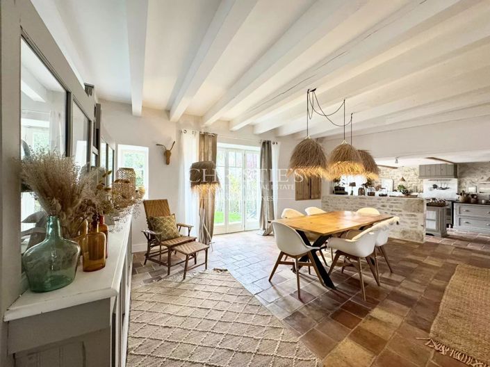 Image No.8-5 Bed House for sale