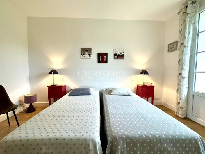 Image No.18-5 Bed House for sale