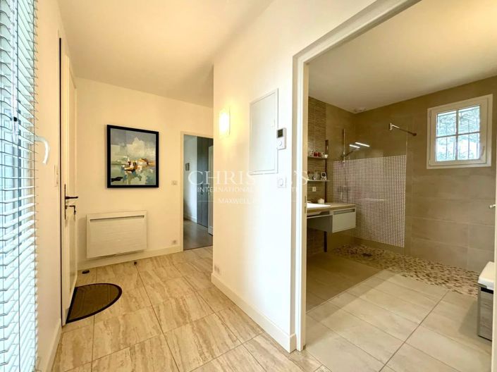 Image No.19-5 Bed House for sale