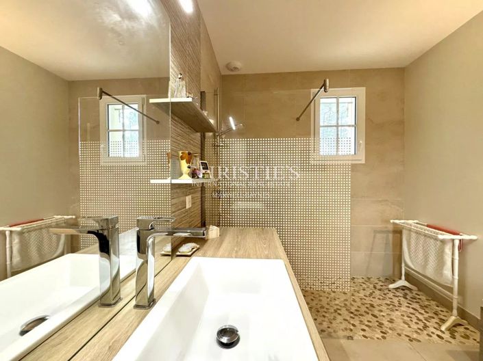 Image No.25-5 Bed House for sale