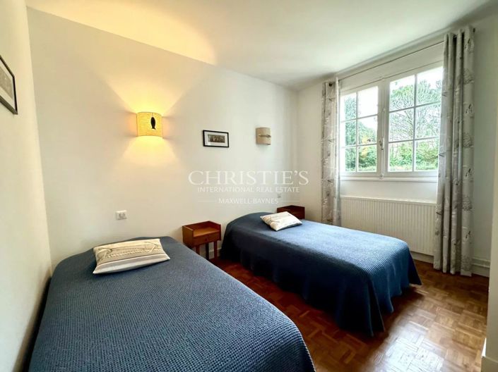 Image No.26-5 Bed House for sale