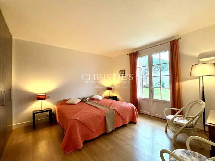 Image No.30-5 Bed House for sale