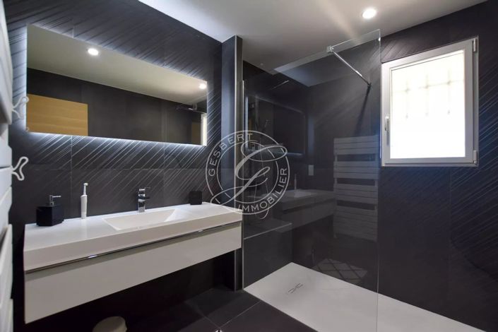 Image No.19-5 Bed House for sale