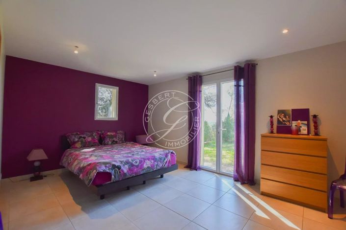 Image No.20-5 Bed House for sale