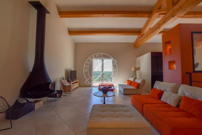 Image No.8-5 Bed House for sale