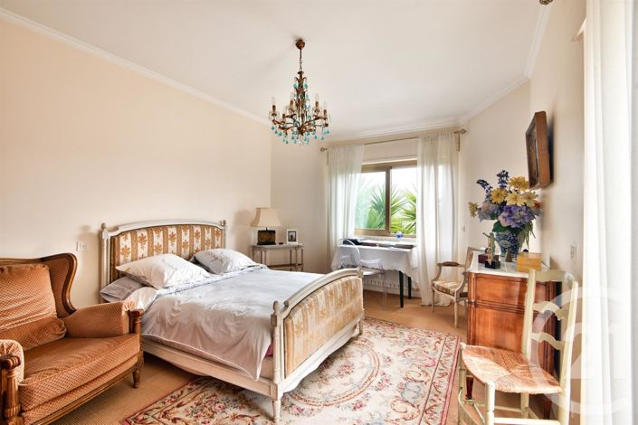 Image No.12-5 Bed House for sale