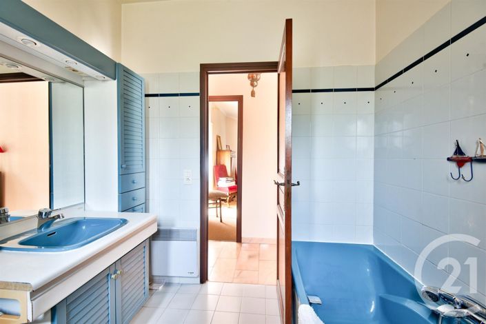 Image No.16-5 Bed House for sale