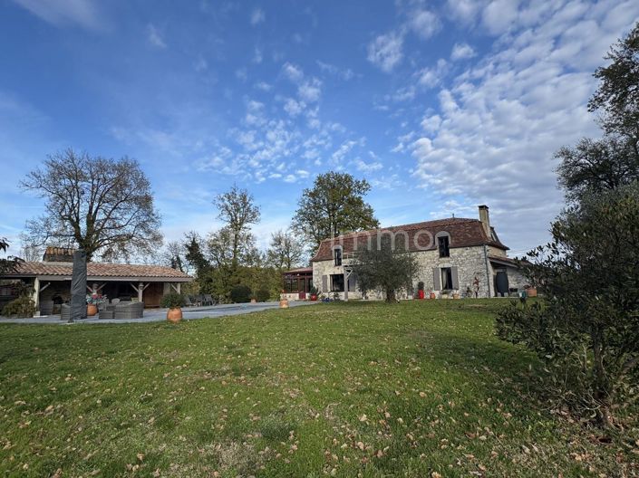 Image No.9-6 Bed House for sale