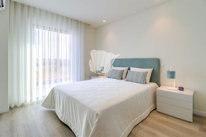 Image No.16-4 Bed House for sale